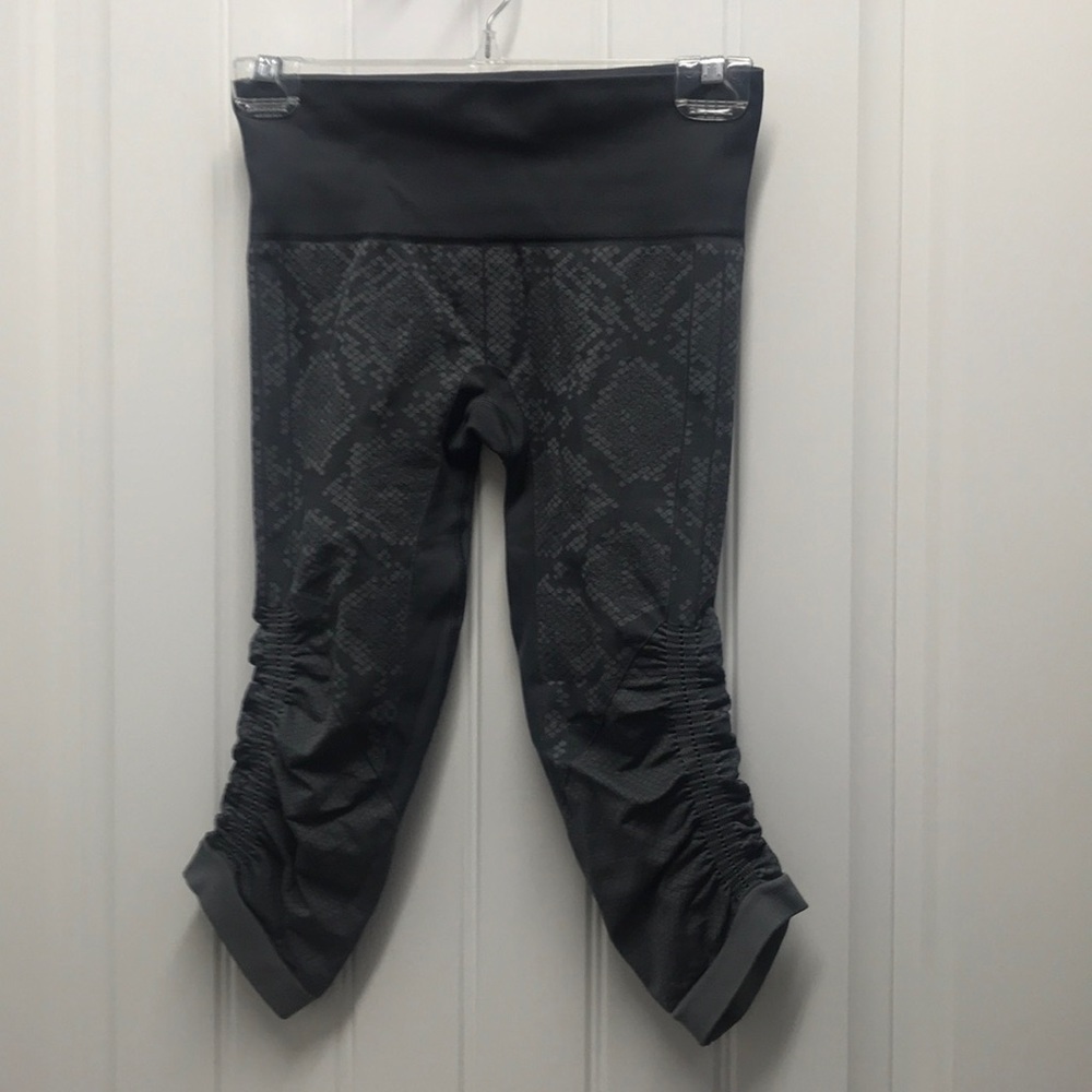 Lululemon in the flow crop sz2